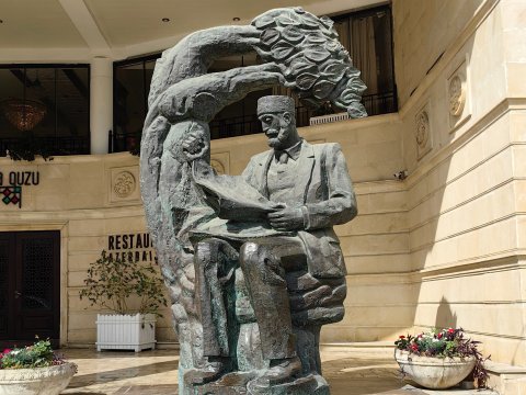 Zərdabinin heykəlinin yerinin dəyişdirilsin! - ANAR