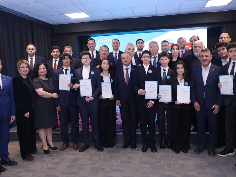 Doqquz ölkənin elm adamları BAKIDA