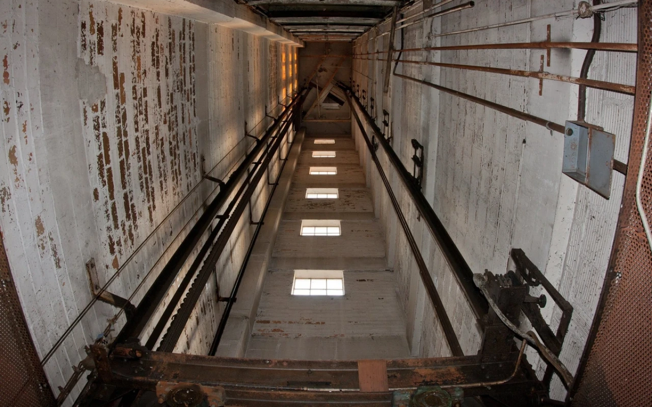 Bakıda liftlərdən oğurluq edildi