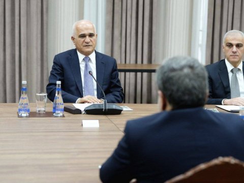 Şahin Mustafayev Əraqçi ilə nələri müzakirə etdi?