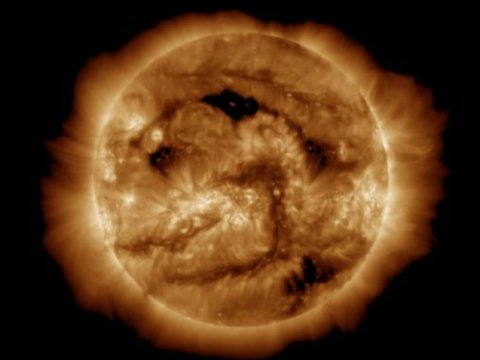 Günəşdə ardıcıl 4 partlayış olub