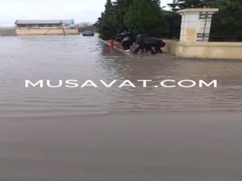 Bakıda yağan yağış azyaşlını xəstəxanalıq etdi