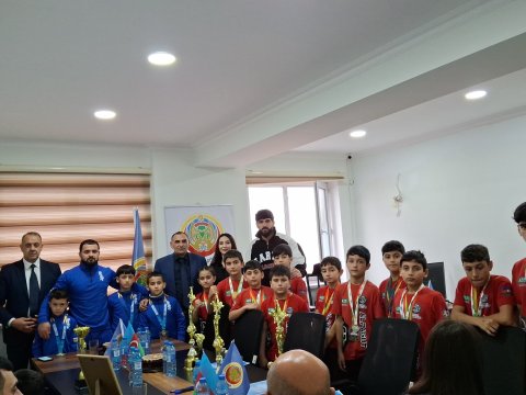 Dünya çempionları Vəhdət Partiyasında! - FOTO