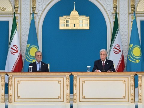 Pezeşkian Qazaxıstanda Tokayevlə görüşdü