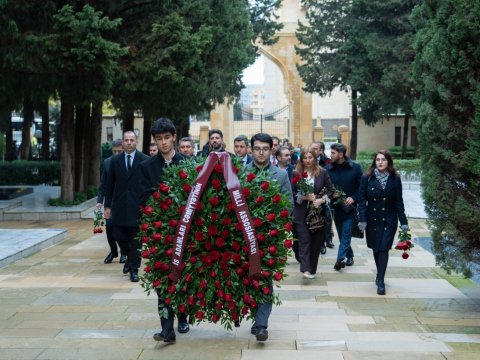 İCMA üzvləri Fəxri xiyabanda Heydər Əliyevin xatirəsini yad edib 