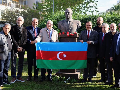 İzmirdə Heydər Əliyevin xatirəsi anıldı - FOTO