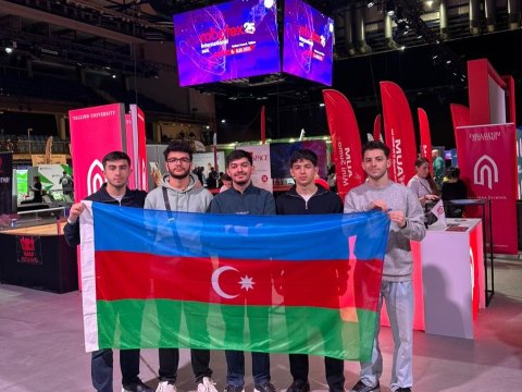 UNEC tələbələri Azərbaycanda&nbsp;1-ci, dünyada 5-ci oldular - FOTO