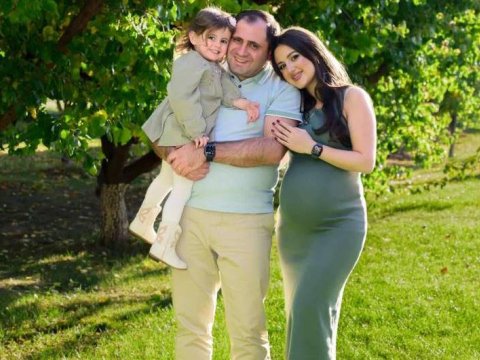 Erməni müdafiə naziri ata olub