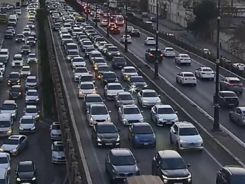 Sürücülər oxusun - Tıxac olan YOLLAR