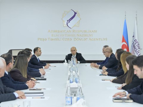 Nazir yeni direktoru kollektivə təqdim etdi