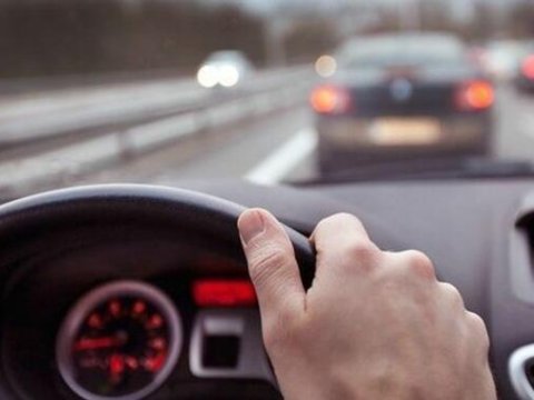 Narkotikin təsiri altında maşın sürən şəxs tutuldu