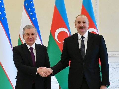 Mirziyoyev İlham Əliyevi təbrik etdi