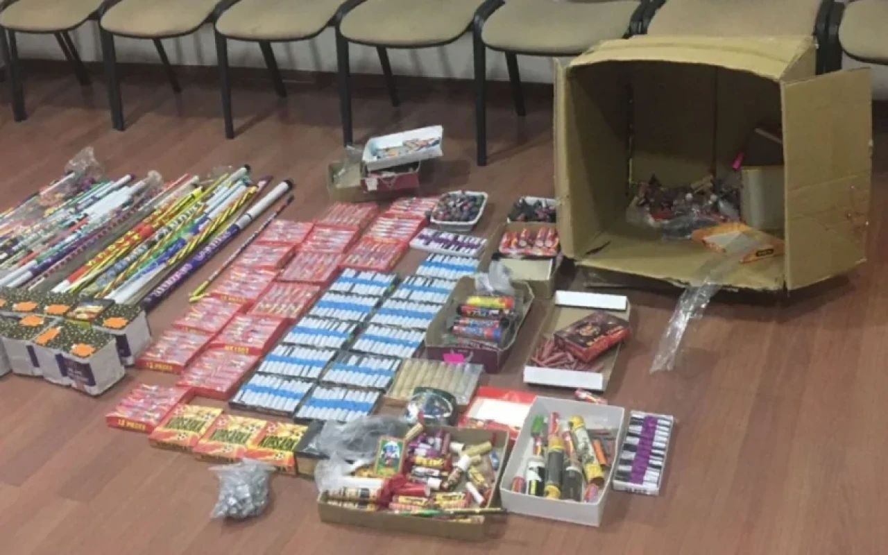 Pirotexniki vasitələr satan 4 nəfər tutuldu