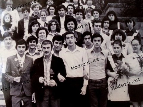Bir şəklin tarixçəsi: İlham Əliyev SİNİF YOLDAŞLARI İLƏ...
