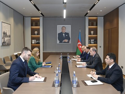 Yunanıstanın yeni səfiri etimadnaməsinin surətini Ceyhun Bayramova təqdim etdi