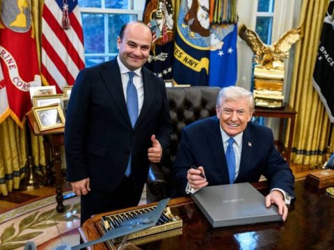 Tramp Paşinyana hədiyyə göndərdi