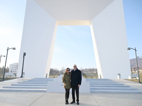 Prezidentlə xanımı&nbsp;Xankəndidəki Zəfər parkının açılışında