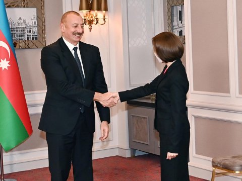 Sandu da İlham Əliyevi təbrik etdi