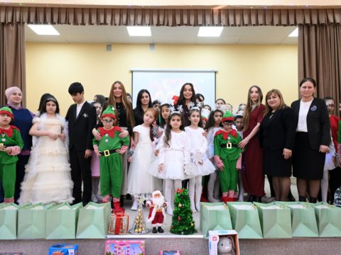 Prezidentin qızları və gəlini 5 nömrəli internat məktəbində - FOTOLAR