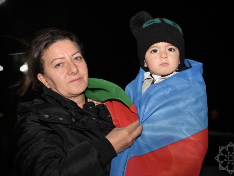 Qürurla doğma torpaqlara yola düşdülər - Böyük Qayıdış davam edir...