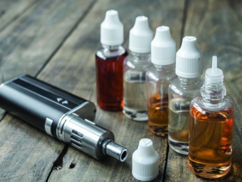 Elektron siqaretlərlə bağlı qadağaların tətbiqi müddəti dəyişir