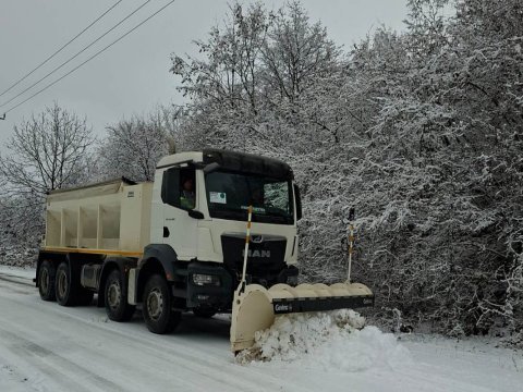 Ağdərədə yollar xüsusi texnikalarla təmizlənir