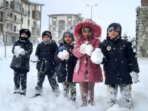 Kəlbəcərdə uşaqların qar sevinci &ndash; FOTOLAR