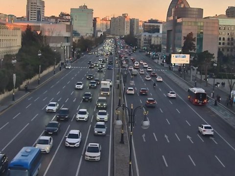 Bu həftə də tıxacla başladı