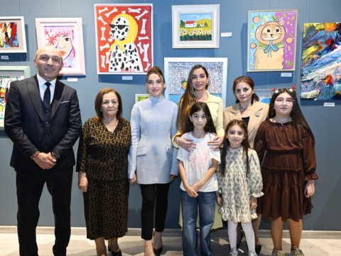 Arzu Əliyeva və Alena Əliyeva sərgidə iştirak ediblər