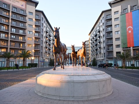Bakının mərkəzində &ldquo;Qarabağ atları&rdquo; - FOTO