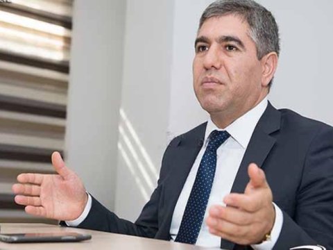 Deputat universitetdə dərs deməyə başladı