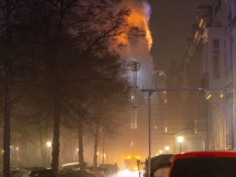 Amsterdamda 150 illik tarixi bina YANDI