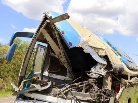 Yük maşını avtobusla toqquşdu: 11 ölü