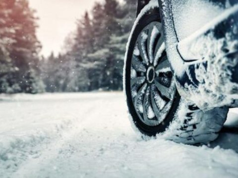 Qubada avtomobil qayadan aşdı -&nbsp;bir ailənin 3 üzvü...