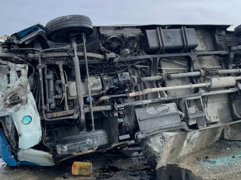 Astarada mikrovtobus aşıb, ölən və xəsarət alanlar var