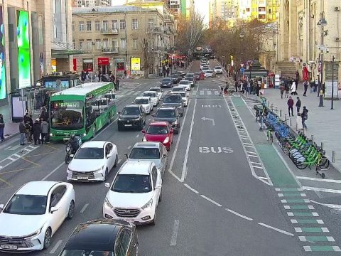 Tətilin son gününü&nbsp;Bakı tıxacla başa vurur - SİYAHI