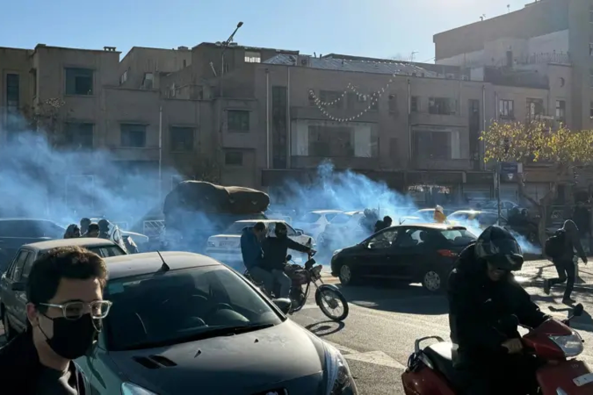 İran dağılır&nbsp;- İnsanları güllələyirlər