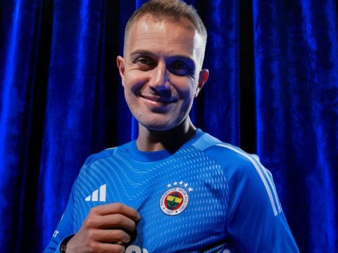 "Fənərbağça" sabiq qapıçısını transfer etdi