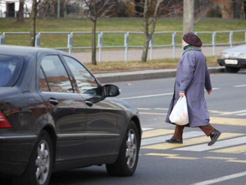 Bakıda maşın 78 yaşlı qadını vurub