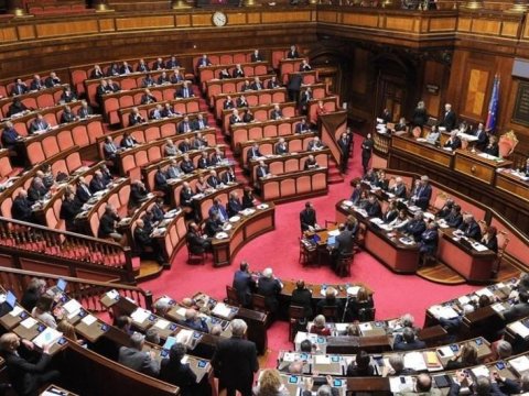 Senator&nbsp;İrandakı etirazları dəstəkləməyə çağırdı