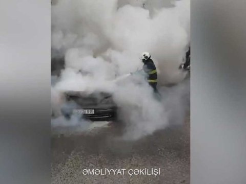 Bakıda maşın yandı - VİDEO