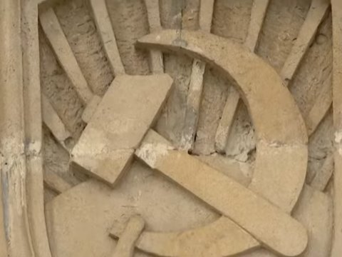 Bakıda SSRİ bayrağı müzakirələrə səbəb oldu - VİDEO