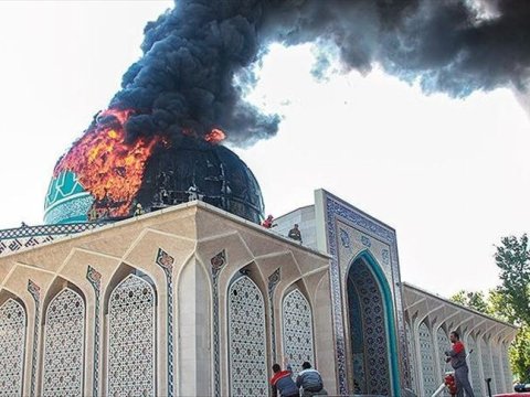 Tehranda etirazlar: 34 məscid YANDIRILDI