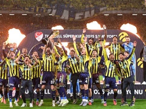 &ldquo;Fənərbağça&rdquo; futbolçularına 1,5 milyon&nbsp;mükafat verilib