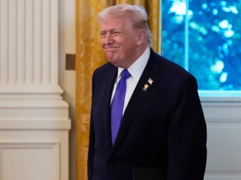 Tramp özünü "Venesuela prezidenti" elan etdi