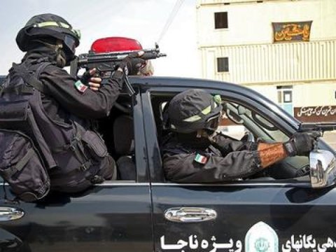 İranda etirazçılar silahla belə vurulur&nbsp;- VİDEO