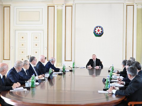 Prezident müşavirə keçirdi