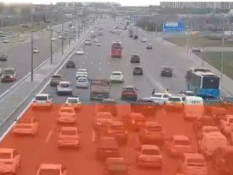 Aeroport yolunda sürücü diqqətsizliyi hərəkəti iflic etdi - VİDEO