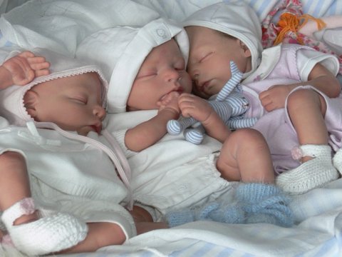 Azərbaycanda 44 doğuşa 132 uşaq anadan olub