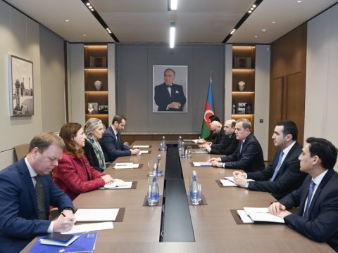 Ceyhun Bayramov Aİ rəsmisi ilə sülh prosesini&nbsp;müzakirə etdi